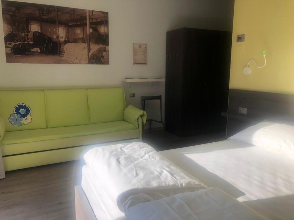 Antica Campione Rooms & Hostel Кампионе-дель-Гарда Экстерьер фото