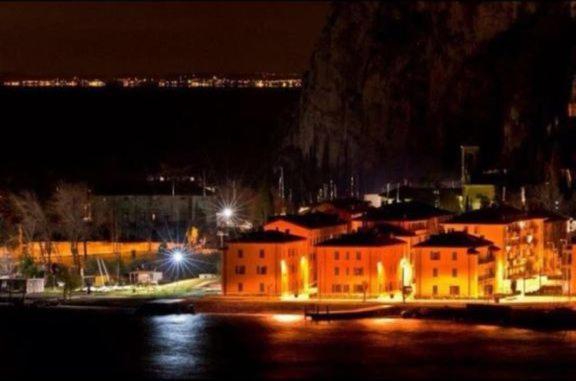Antica Campione Rooms & Hostel Кампионе-дель-Гарда Экстерьер фото