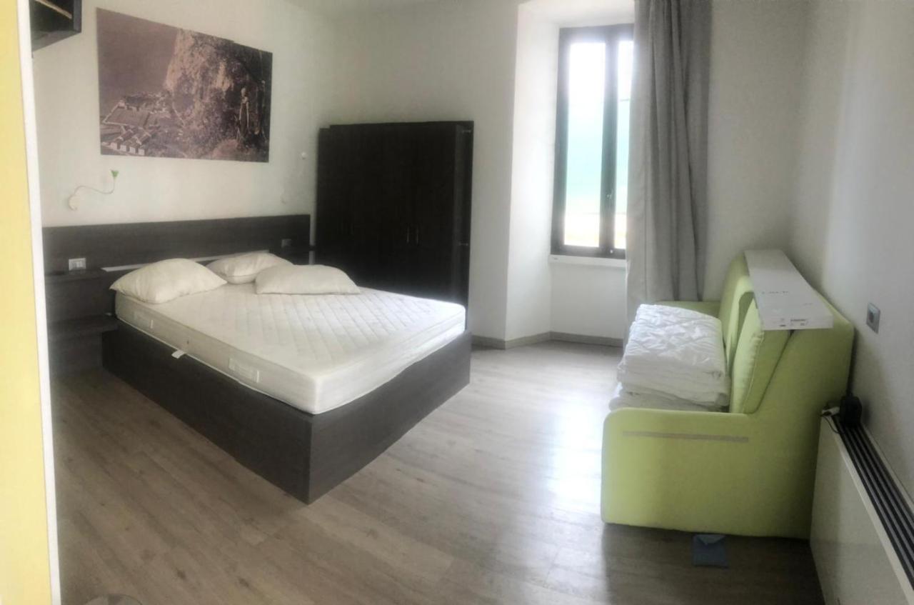 Antica Campione Rooms & Hostel Кампионе-дель-Гарда Экстерьер фото