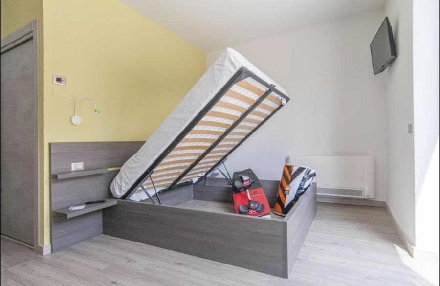 Antica Campione Rooms & Hostel Кампионе-дель-Гарда Экстерьер фото
