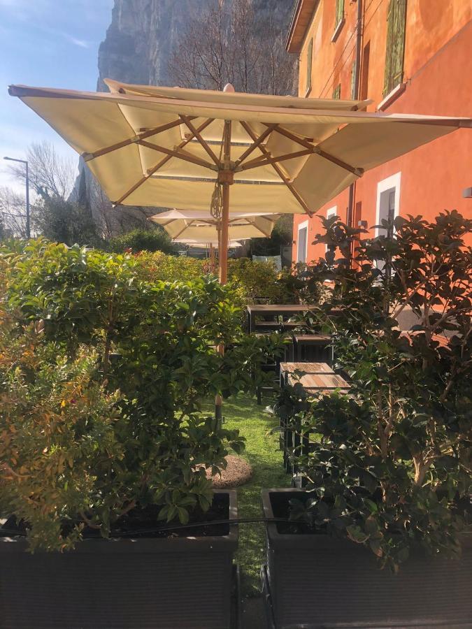 Antica Campione Rooms & Hostel Кампионе-дель-Гарда Экстерьер фото